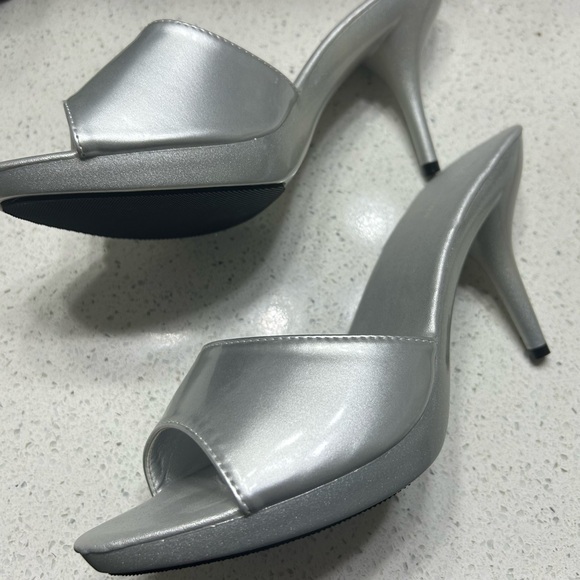 Silver open toe high heel sandals - Picture 3 of 3